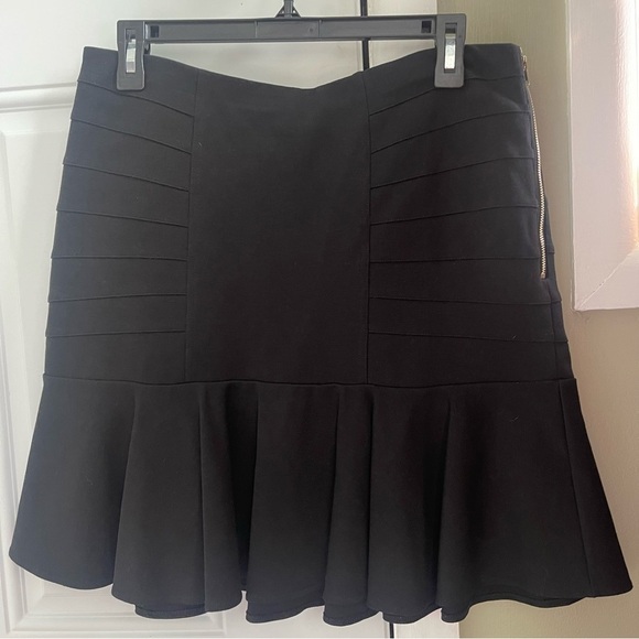 Ann Taylor Dresses & Skirts - Ann Taylor Black Flouncy Banded Skirt, Size 8